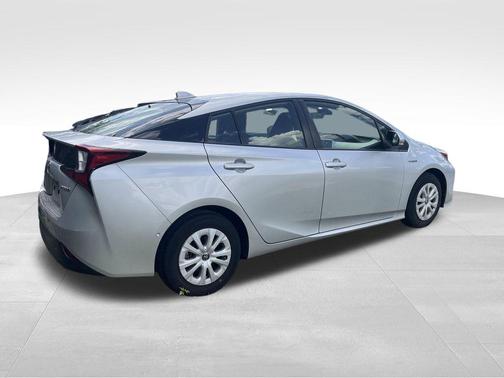 2021 Toyota Prius L