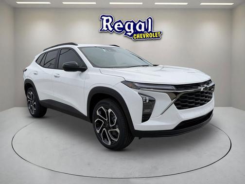 Summit White 2026 Chevrolet Trax 2RS