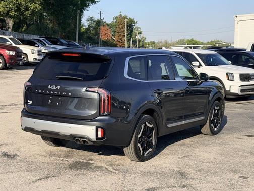 Gravity Gray 2024 Kia Telluride EX
