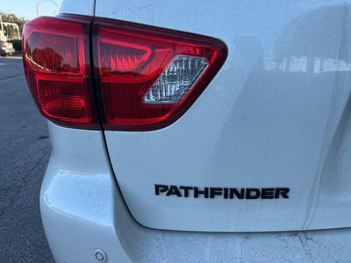 2019 Nissan Pathfinder SV