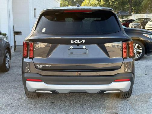 Metal 2025 Kia Sorento LX