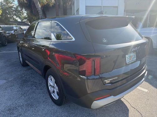 Metal 2025 Kia Sorento LX