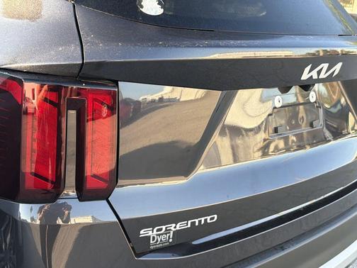 Metal 2025 Kia Sorento LX