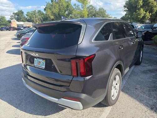 Metal 2025 Kia Sorento LX