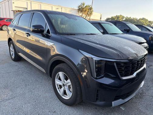 Metal 2025 Kia Sorento LX