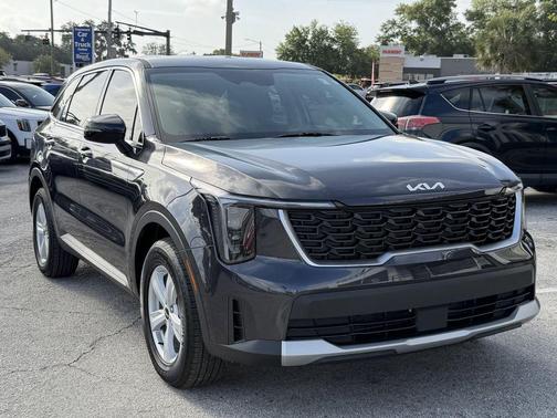 Metal 2025 Kia Sorento LX