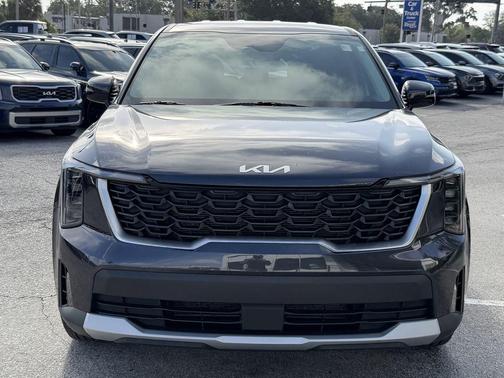 Metal 2025 Kia Sorento LX