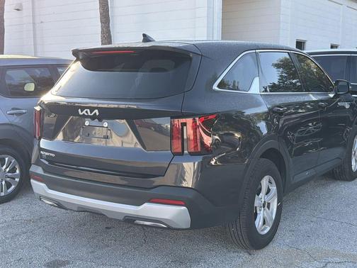Metal 2025 Kia Sorento LX