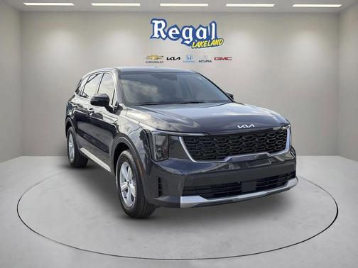 Metal 2025 Kia Sorento LX