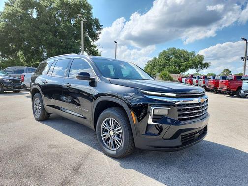 Mosaic Black Metallic 2026 Chevrolet Traverse LT
