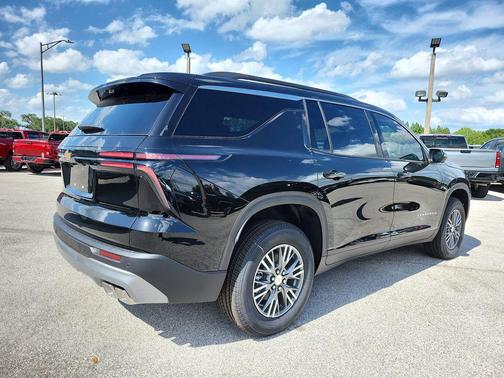 Mosaic Black Metallic 2026 Chevrolet Traverse LT