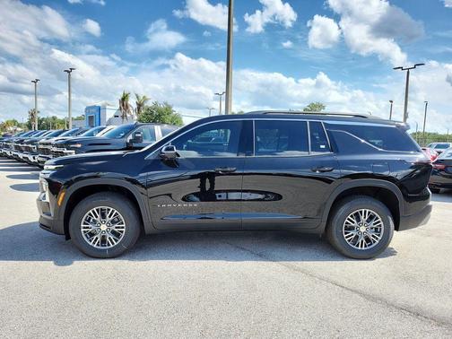Mosaic Black Metallic 2026 Chevrolet Traverse LT