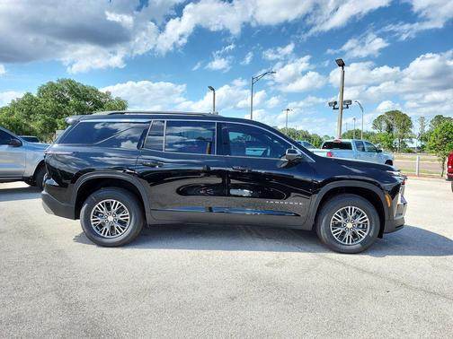 Mosaic Black Metallic 2026 Chevrolet Traverse LT