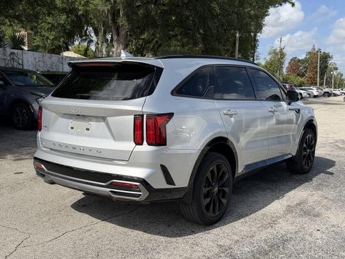Sparkling Silver 2022 Kia Sorento SX