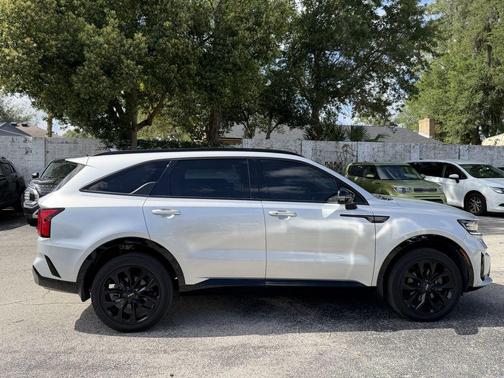 Sparkling Silver 2022 Kia Sorento SX