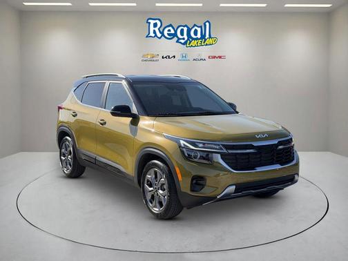 Green / Black 2024 Kia Seltos S