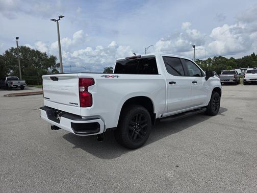 2025 Chevrolet Silverado 1500 Custom