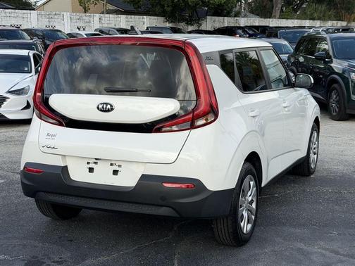 Snow White Pearl 2021 Kia Soul LX
