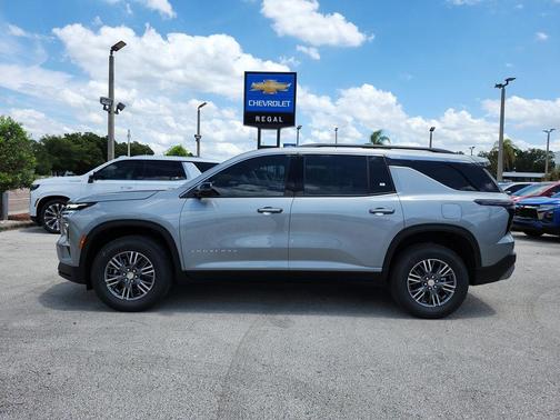 Sterling Gray Metallic 2026 Chevrolet Traverse LT