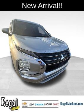 2023 Mitsubishi Outlander SE