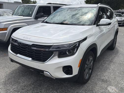 Snow White Pearl 2024 Kia Seltos S