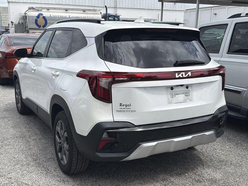 Snow White Pearl 2024 Kia Seltos S