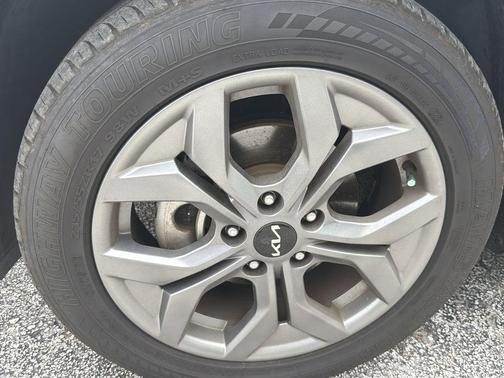 Snow White Pearl 2024 Kia Seltos S