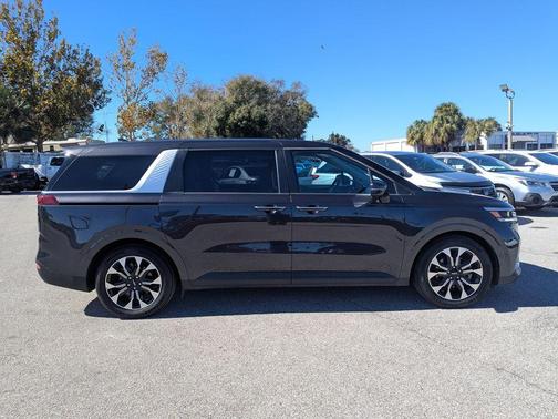 2023 Kia Carnival EX