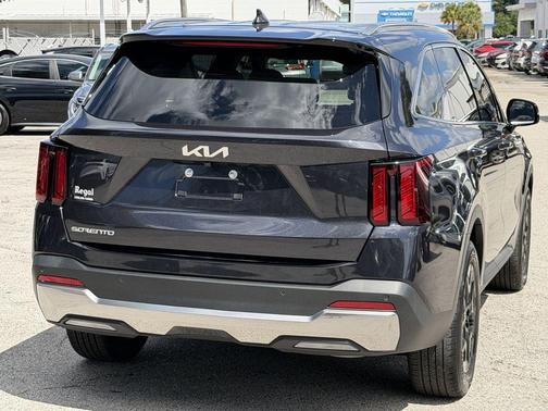 Metal 2025 Kia Sorento S