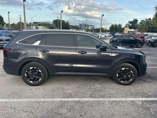 Metal 2025 Kia Sorento S