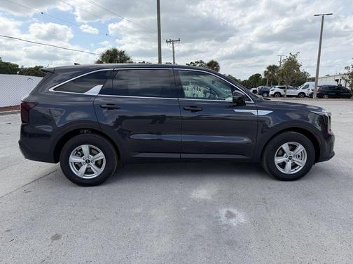 Metal 2026 Kia Sorento LX