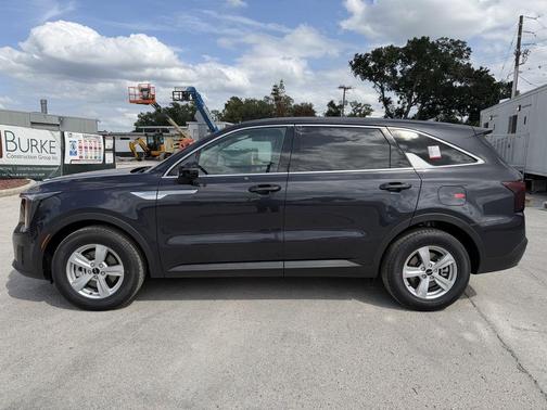 Metal 2026 Kia Sorento LX