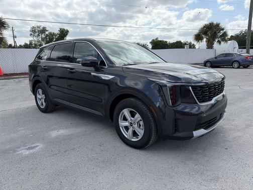 Metal 2026 Kia Sorento LX