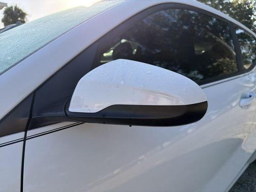 Chalk White 2019 Hyundai Veloster 2.0 Premium