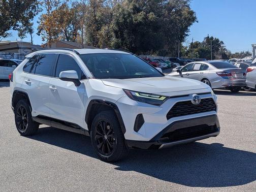 2022 Toyota RAV4 Hybrid SE