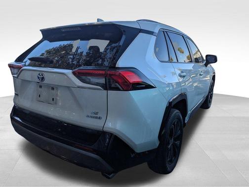 2022 Toyota RAV4 Hybrid SE