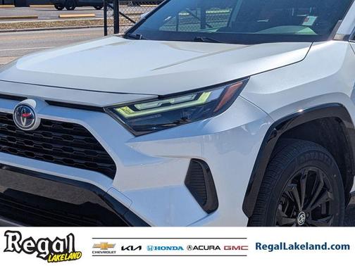 2022 Toyota RAV4 Hybrid SE