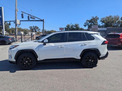 2022 Toyota RAV4 Hybrid SE