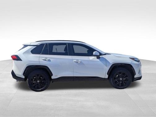 2022 Toyota RAV4 Hybrid SE