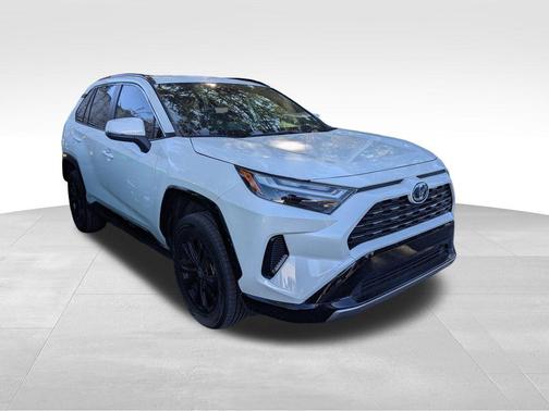 2022 Toyota RAV4 Hybrid SE