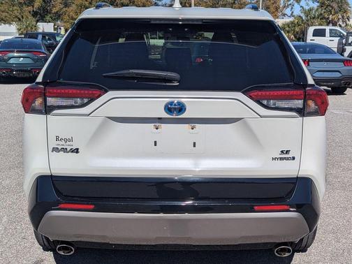 2022 Toyota RAV4 Hybrid SE