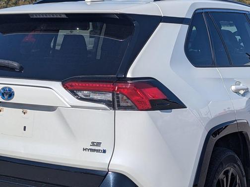 2022 Toyota RAV4 Hybrid SE