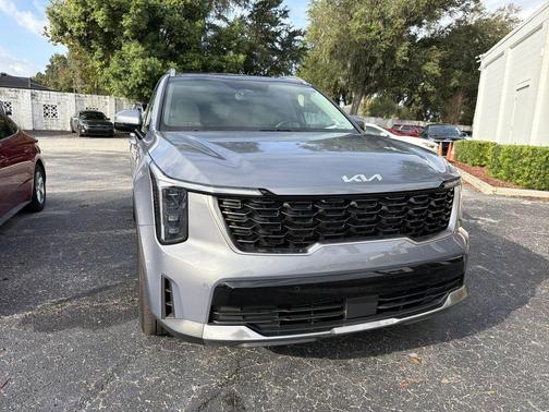 Everlasting Silver 2024 Kia Sorento S