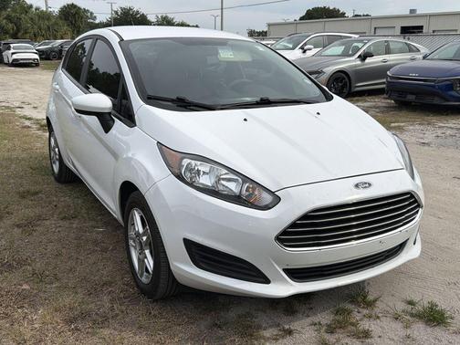 Oxford White 2019 Ford Fiesta SE