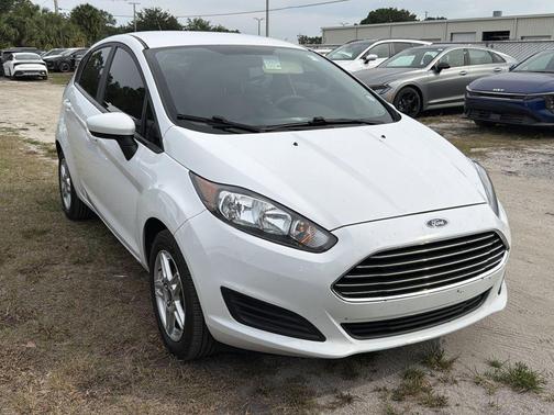 Oxford White 2019 Ford Fiesta SE