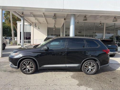 Black 2016 Mitsubishi Outlander ES
