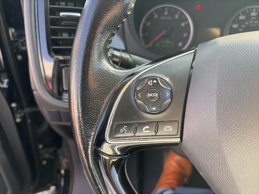 Black 2016 Mitsubishi Outlander ES