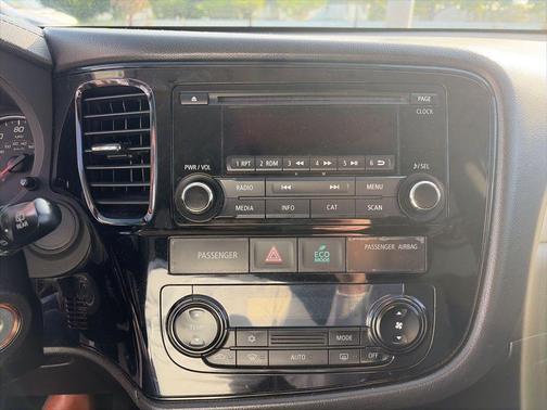 Black 2016 Mitsubishi Outlander ES