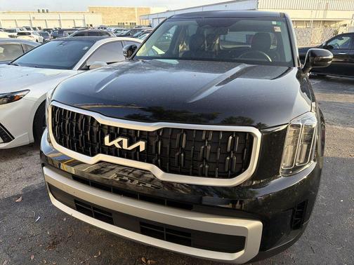 Ebony Black 2025 Kia Telluride LX