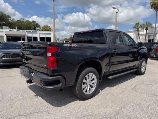 Dark Ash Metallic 2022 Chevrolet Silverado 1500 Custom